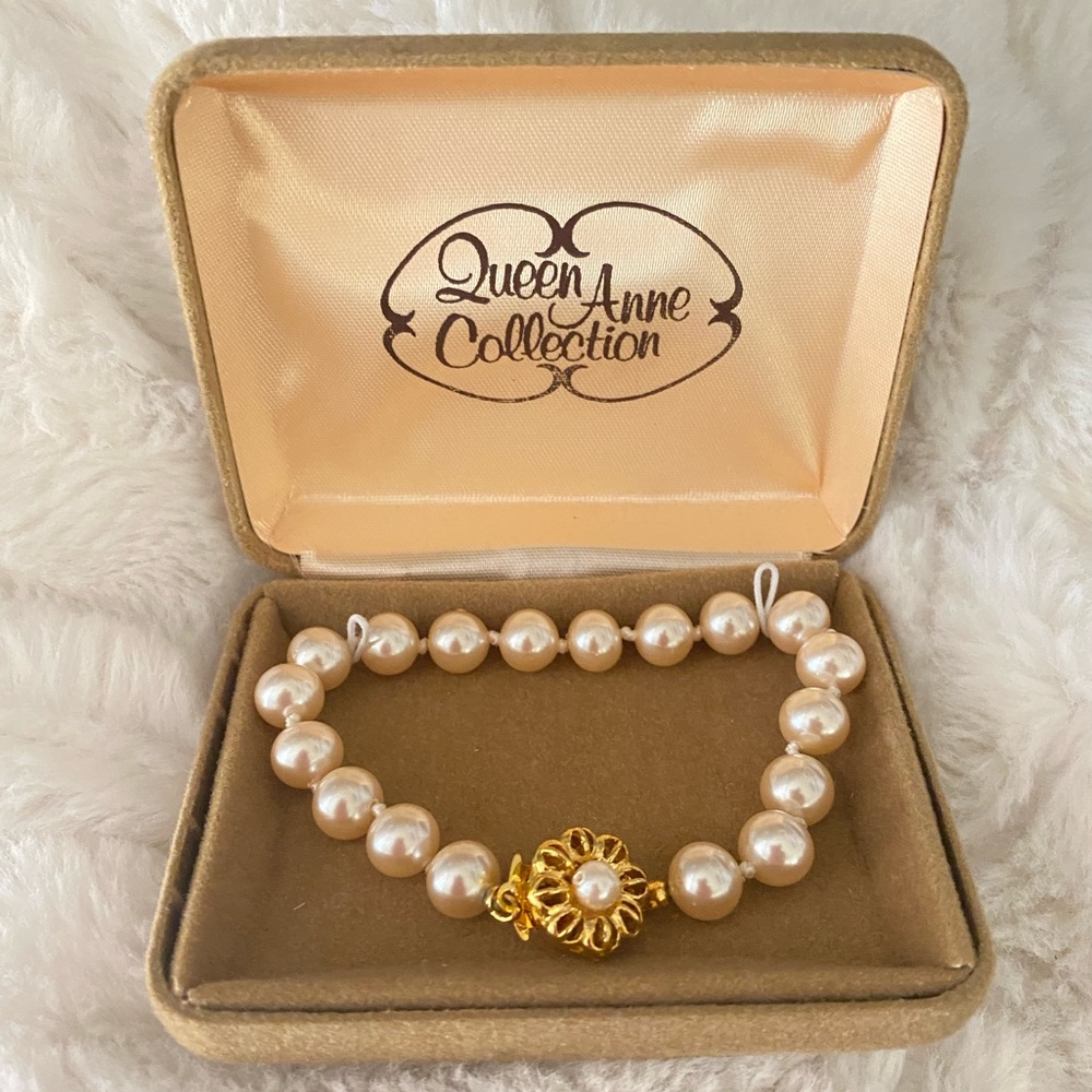 Vintage Queen Anne collection bracelet